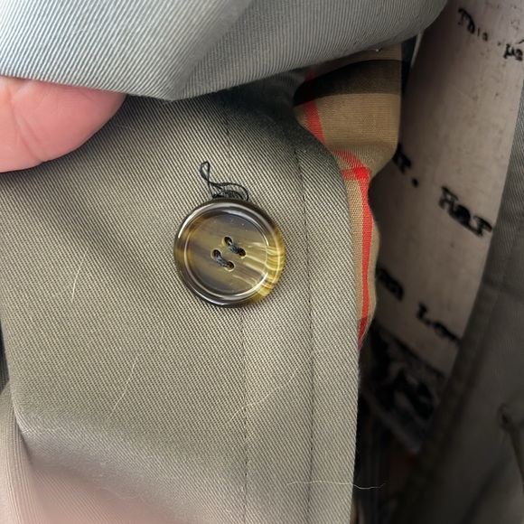 Burberry trench coat - Picture 8 of 11